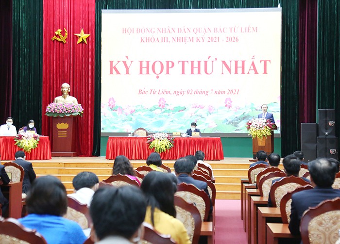 Chủ tịch HĐND TP Nguyễn Ngọc Tuấn phát biểu tại kỳ họp.