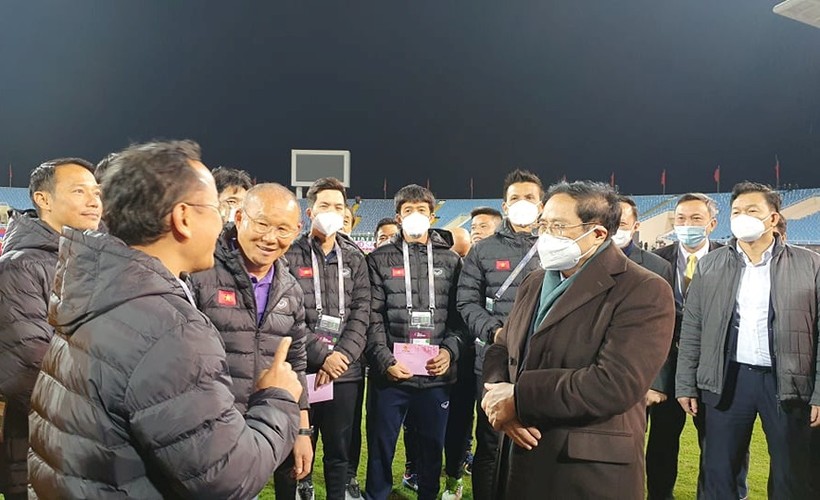 Thủ tướng Phạm Minh Chính cảm ơn nỗ lực của toàn bộ thành viên Ban huấn luyện, cảm ơn tất cả nhân viên đội bóng, đặc biệt là các cầu thủ đã chiến đấu hết mình vì màu cờ sắc áo. Thủ tướng chúc Đội tuyển Việt Nam sẽ có một năm toàn chiến thắng!