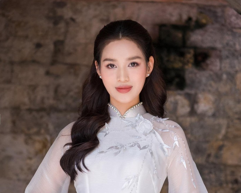Hoa hậu Đỗ Thị Hà khoe vẻ đẹp thuần khiết, trong veo 