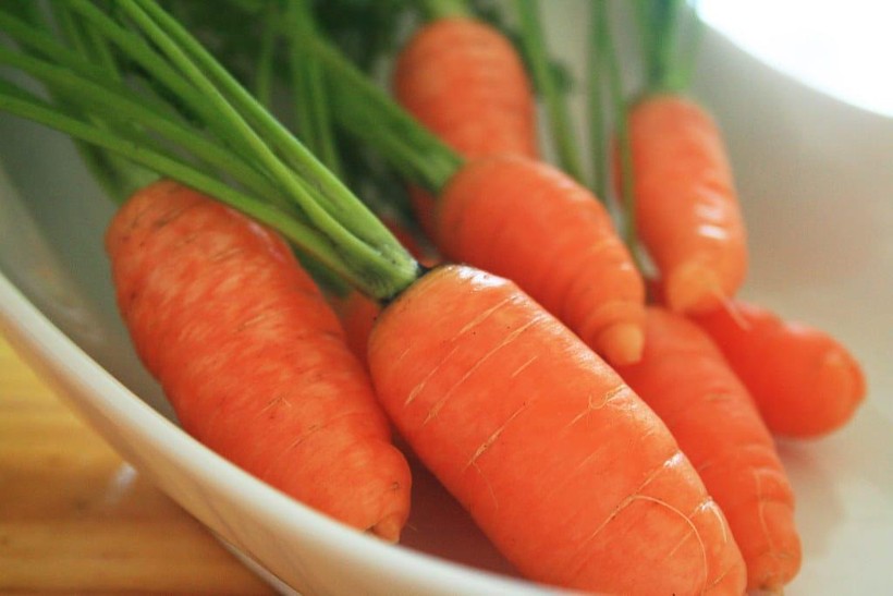 Lựa chọn cà rốt có màu sắc tươi mọng (hình minh họa) .