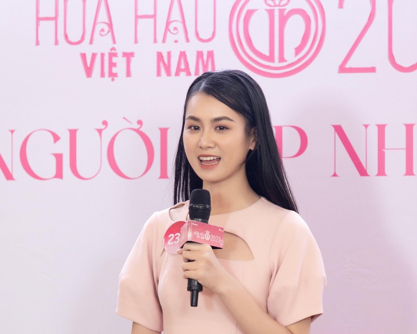 100% thí sinh Hoa hậu Việt Nam 2022 nói tiếng Anh tại phần thi Người đẹp Nhân ái