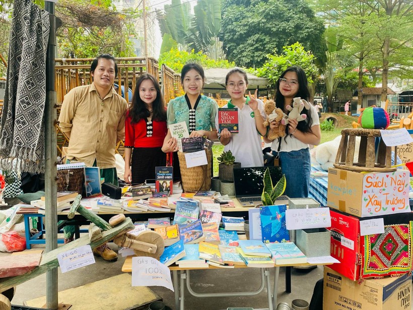 Nữ sinh dân tộc Thái quyết tâm thi đại học để thay đổi định kiến ảnh 1