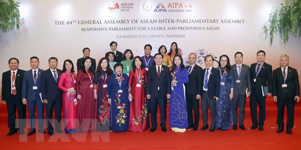 Chủ tịch Quốc hội Vương Đình Huệ và Đoàn đại biểu Việt Nam dự Lễ khai mạc AIPA-44. (Ảnh: Doãn Tấn/TTXVN) 