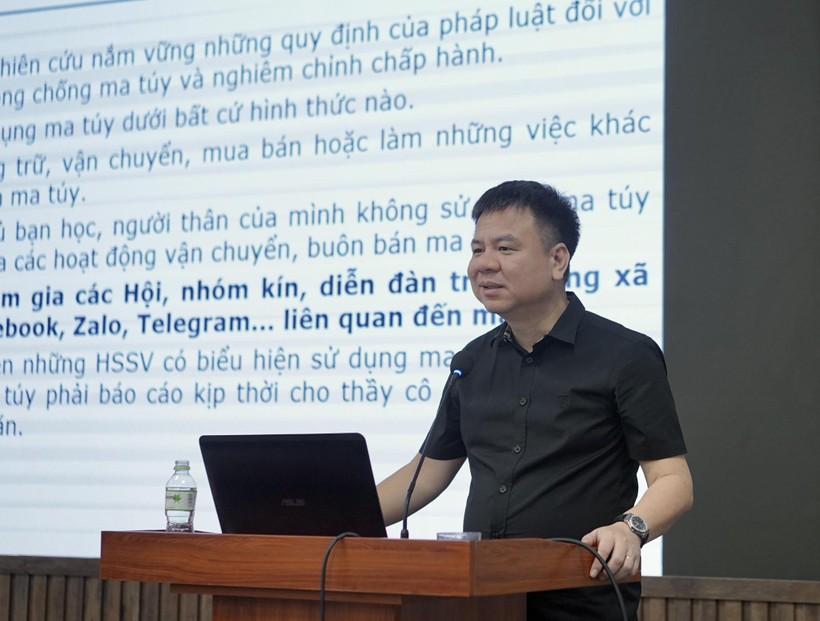 Nhà báo Triệu Ngọc Lâm đề nghị nhà trường có nhiều hoạt động về công tác phòng chống ma túy.
