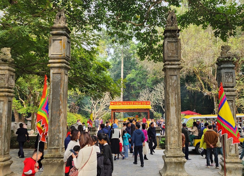 Trong 4 ngày Tết, Lam Kinh đón hơn 30 nghìn lượt du khách.