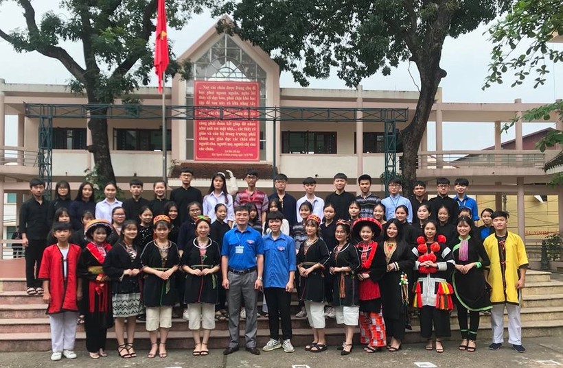 Chương trình sinh hoạt dưới cờ được tổ chức tại trường PT Vùng Cao Việt Bắc
