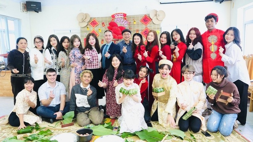 Sinh viên quốc tế hào hứng đón tết Việt