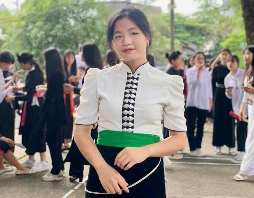 Nữ sinh người Thái nuôi ước mơ trở thành cô giáo