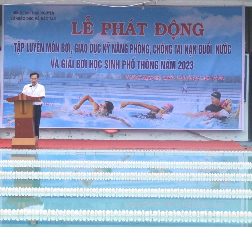 Ông Nguyễn Đức Thịnh, Phó Giám đốc Sở Giáo dục và Đào tạo, Trưởng ban tổ chức phát biểu tại buổi lễ.