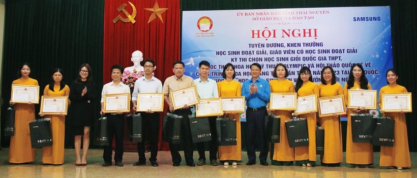 Thái Nguyên tuyên dương học sinh đoạt giải quốc gia, quốc tế ảnh 2