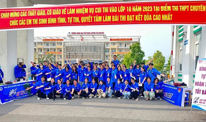 Toàn tỉnh Thái Nguyên đã thành lập 37 đội hình "Tiếp sức mùa thi" tham gia các hoạt động hỗ trợ các thí sinh tại 31 điểm thi trên địa bàn.