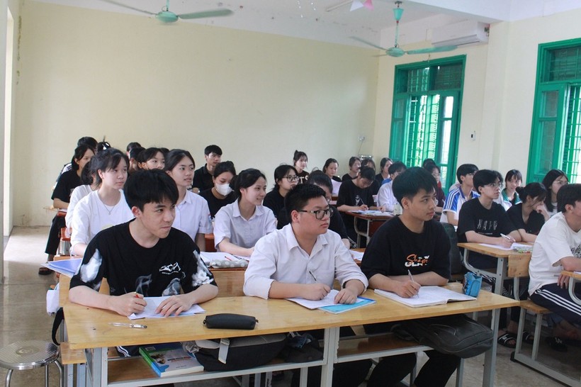 Học sinh Thái Nguyên nỗ lực ôn tập sẵn sàng bước vào kỳ thi ảnh 1