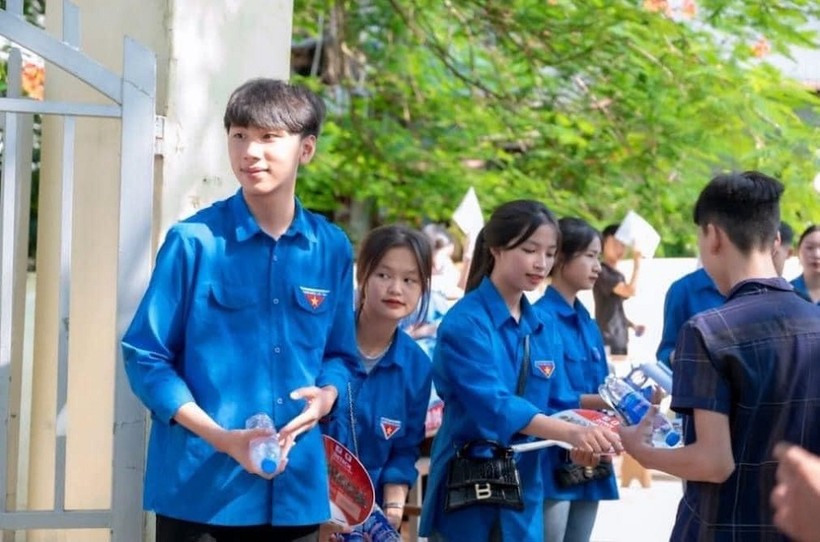 Tuổi trẻ Thái Nguyên xung kích hỗ trợ thí sinh thi tốt nghiệp ảnh 1