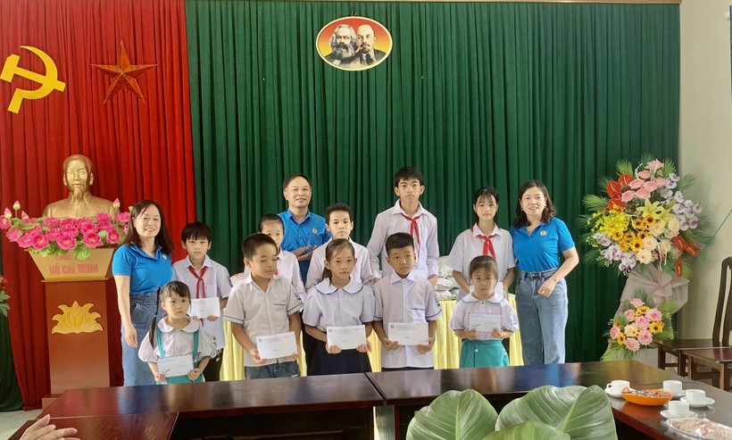 Thái Nguyên động viên học sinh, giáo viên vùng khó trước thềm năm học mới ảnh 2