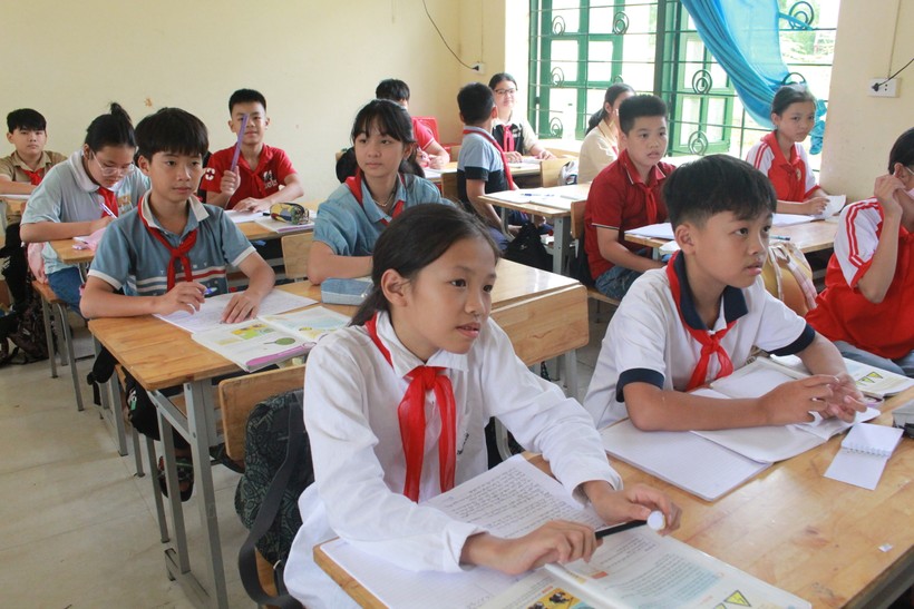Với đặc thù là trường miền núi, tỷ lệ học sinh người DTTS đông hiện nay thầy và trò trường THCS Trung Lương, huyện Định Hoá cũng đang nỗ lực làm tốt công tác tuyên truyền, tạo mọi điều kiện để giáo viên hoàn thành nhiệm vụ. ảnh 1