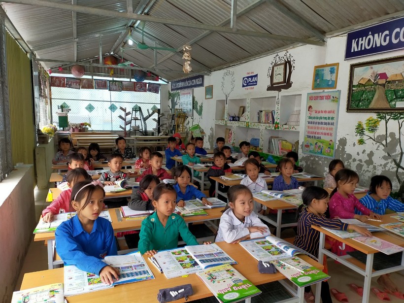 Lớp học tiếng Anh tại trường học trên địa bàn huyện Mèo Vạc. ảnh 1