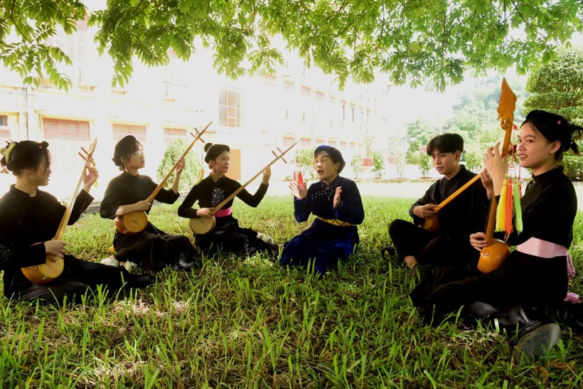 Hiện nay, Câu lạc bộ hát Then - đàn tính của trường Phổ thông Dân tộc nội trú THPT tỉnh Tuyên Quang sinh hoạt đều đặn vào các ngày thứ 7 và chủ nhật trở thành hoạt động ý nghĩa để học sinh tham gia.