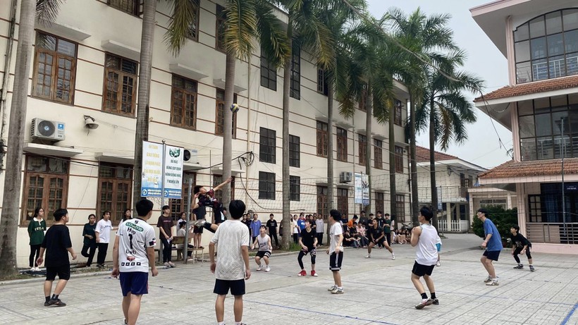 Trường PTDTNT Thái Nguyên tăng cường các hoạt động thể dục, thể thao nhằm giúp các em giảm thời gian sử dụng điện thoại và mạng xã hội.