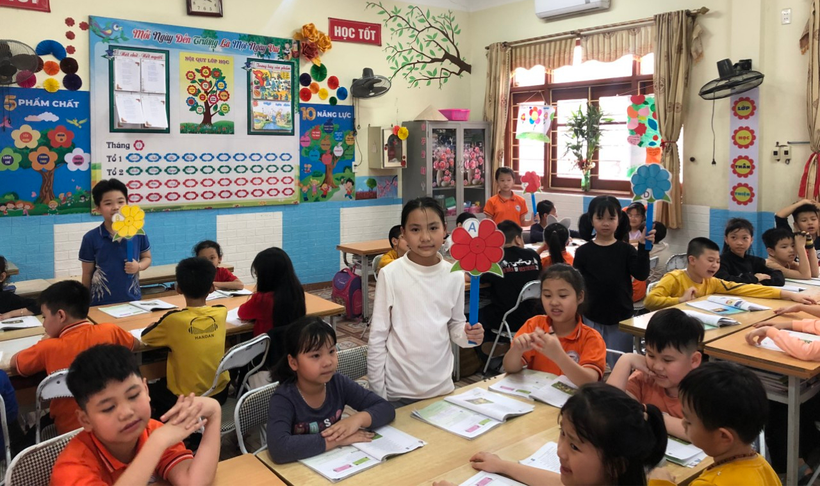 Học sinh trường Tiểu học Trưng Vương thực hành kĩ thuật “Nhóm tranh luận”.