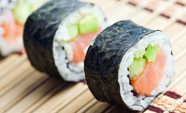 Cách làm sushi kiểu Việt Nam thơm ngon, hấp dẫn