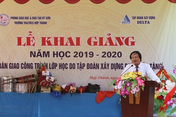 Ông Nguyễn Đăng Quang - Phó TGĐ Công ty TNHH Tập đoàn xây dựng DELTA phát biểu tại buổi khai giảng.
