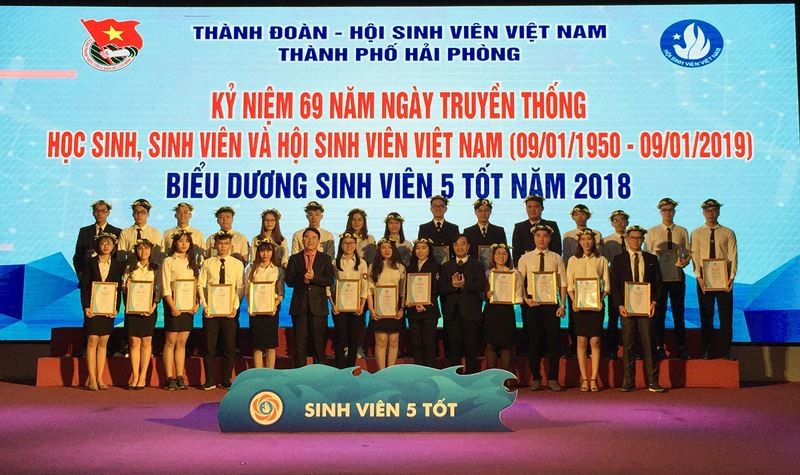 Gần 100 sinh viên Hải Phòng được biểu dương "Sinh viên 5 tốt" năm 2018.