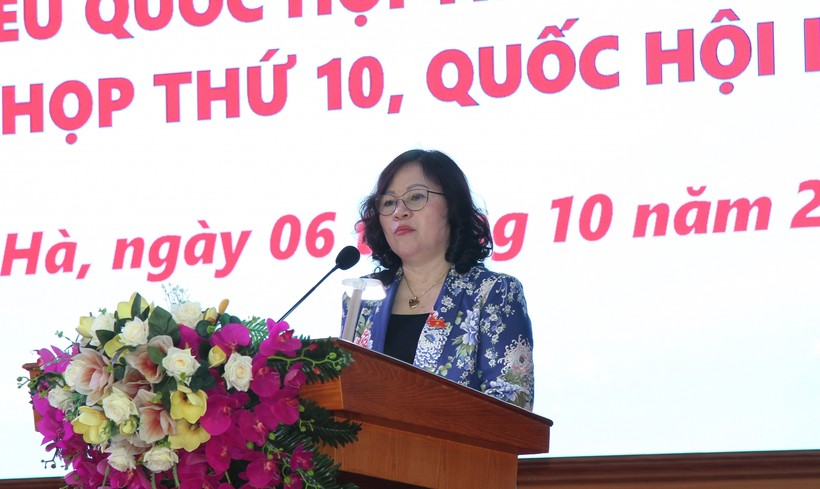 Thứ trưởng Bộ GD&ĐT Ngô Thị Minh thông tin tới cử tri về những nội dung trong kỳ họp thứ 10, Quốc hội khóa XIV.