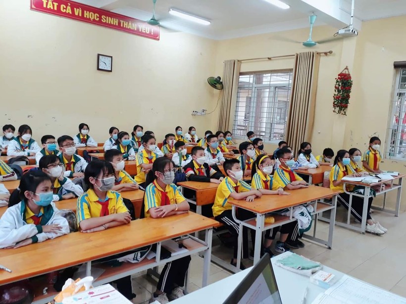 Học sinh Trường THCS Bái Tử Long trong giờ học