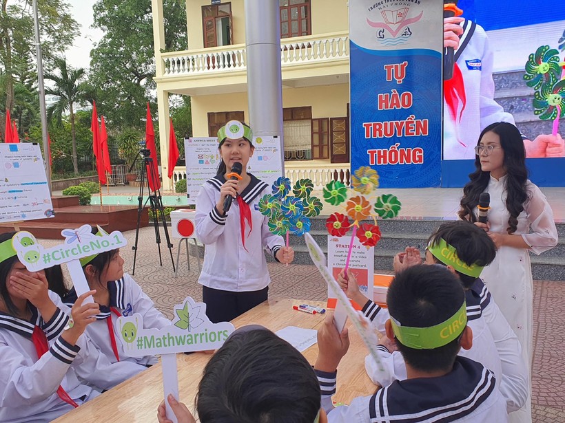 Học sinh Trường THCS Chu Văn An tự tin với phần trình bày của mình.