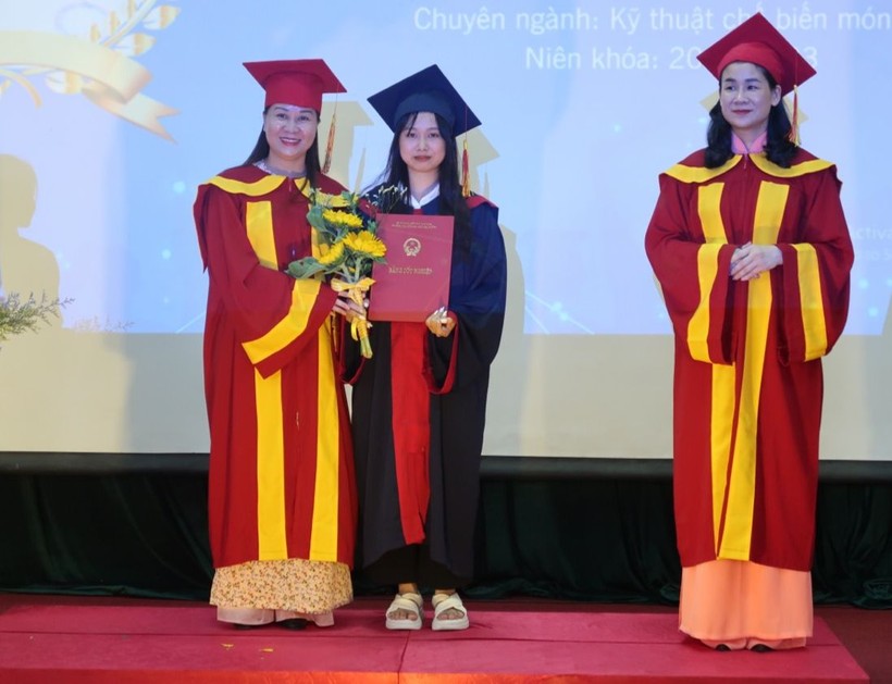 Doanh nghiệp 'đón tay' sinh viên ngay trong Lễ tốt nghiệp ảnh 3