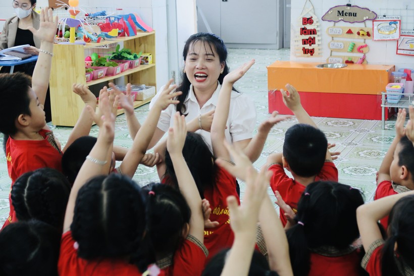 Cô trò Trường Mầm non Hoà Nghĩa, quận Dương Kinh, TP Hải Phòng.