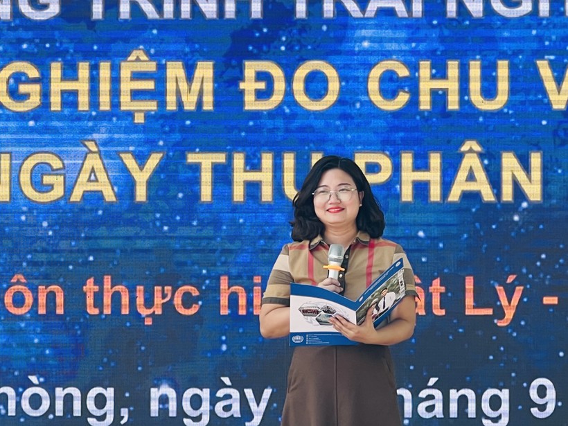 Cô Nguyễn Thị Thanh Diệp, Phó hiệu trưởng nhà trường phát biểu khai mạc chương trình. ảnh 1