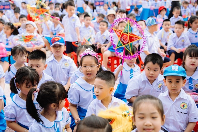 Hơn 1.300 học sinh Trường tiểu học Quang Trung hào hứng với chương trình. ảnh 1