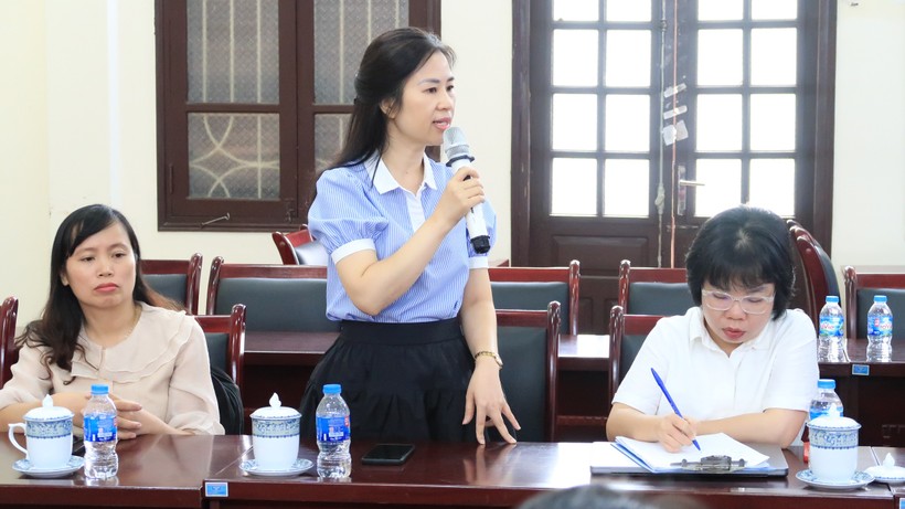Đại biểu Trường Tiểu học An Dương, huyện An Dương chia sẻ thuận lợi về dạy tiếng Hàn. ảnh 1