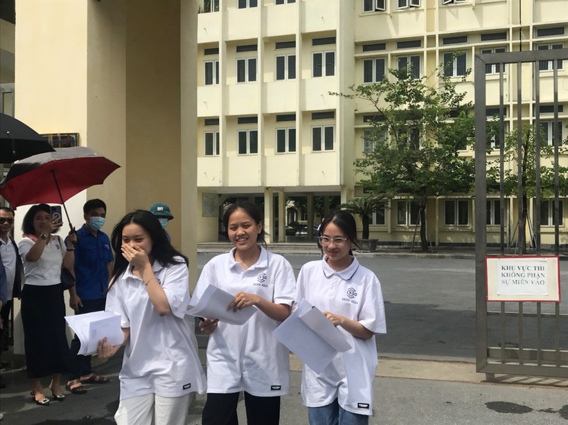 Thí sinh miền núi Thanh Hóa được hỗ trợ từ bệnh viện đến điểm thi ảnh 1