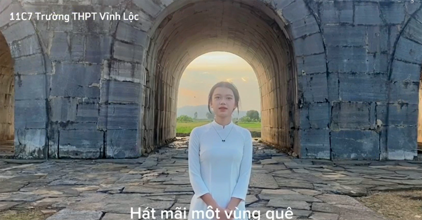 Học sinh Trường THPT Vĩnh Lộc sáng tạo video quảng bá di sản Thành nhà Hồ. Ảnh cắt từ clip.