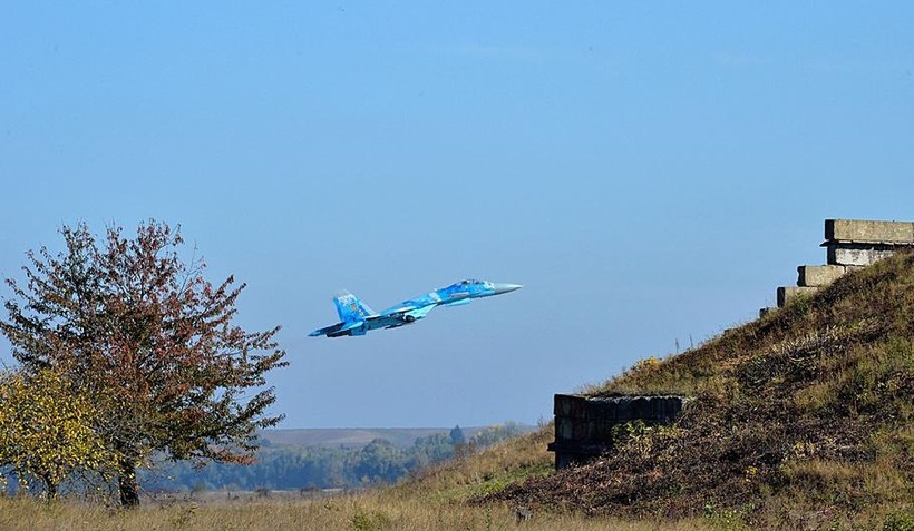 Sĩ quan không quân Ukraine lái Su-27 đào tẩu sang Nga như thế nào?