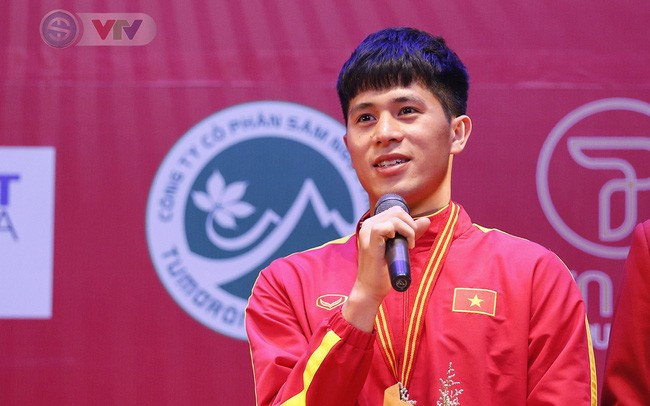 Trần Đình Trọng rụt rè chia sẻ sau khi nhận giải VĐV tiêu biểu 2018
