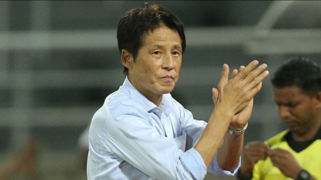 HLV người Nhật Bản Akira Nishino đang làm nức lòng người hâm mộ đội tuyển Thái Lan sau chiến thắng 2-1 trước đội tuyển UAE