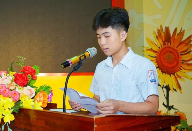 Em Quan Dược Linh, học sinh trường Phổ thông Dân tộc Nội trú THPT tỉnh Tuyên Quang