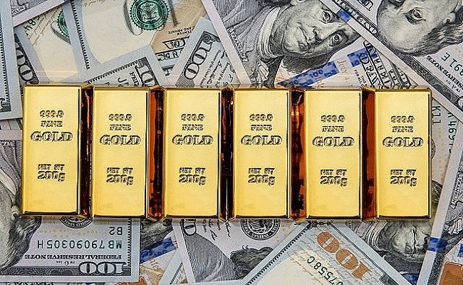 Giá vàng mùng 6 Tết: Vàng thế giới tiếp tục giảm nhẹ xuống 1.990 USD/ounce