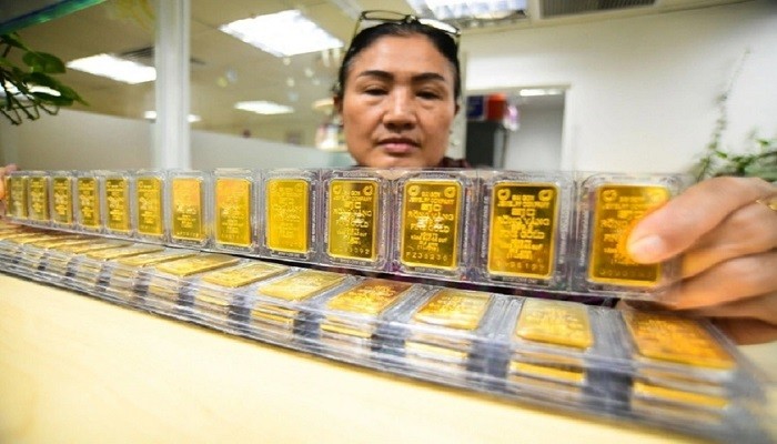 Giá vàng cuối tuần đảo chiều giảm nhẹ xuống gần mức 81 triệu đồng/lượng