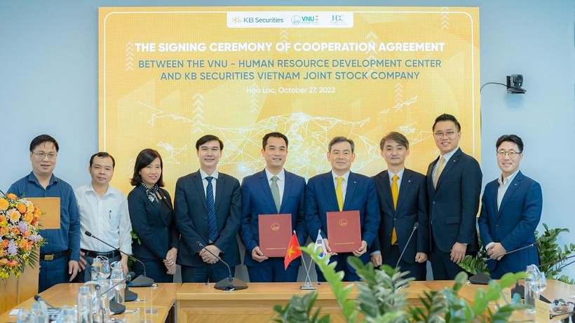Đại học Quốc gia Hà Nội nhận Quỹ Ươm tạo nhà khoa học trẻ