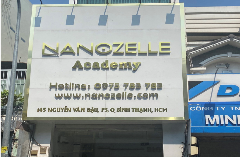 Cơ sở thực hiện khám, chữa bệnh và đào tạo dịch vụ thẩm mỹ không phép treo biển hiệu Nanozelle Academy. Ảnh: (SYT)