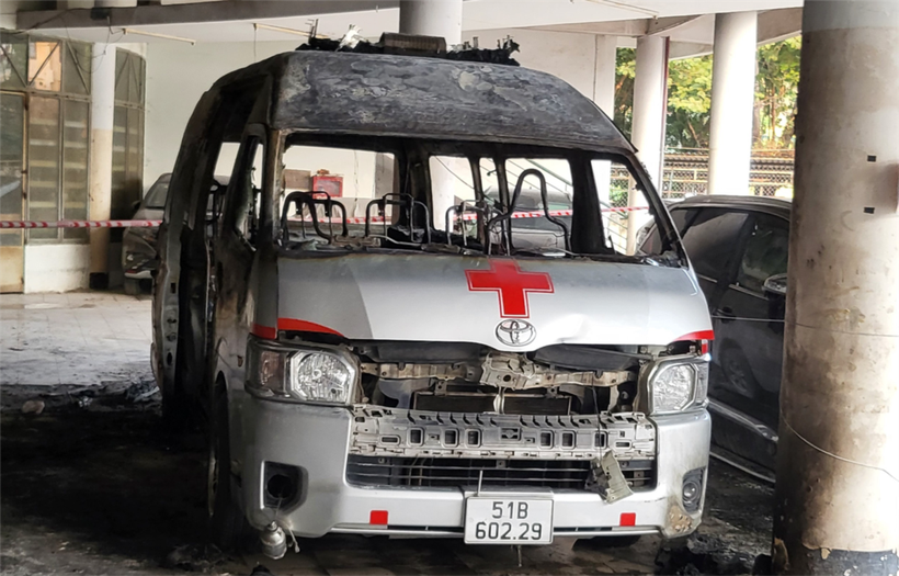 Hình ảnh của “xe cấp cứu” mang biển hiệu 51B – 602.29 sau khi bốc cháy. Ảnh: (SYT)