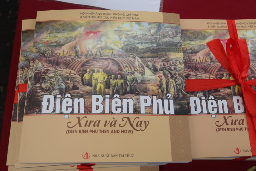 Sách ảnh Điện Biên Phủ xưa và nay.