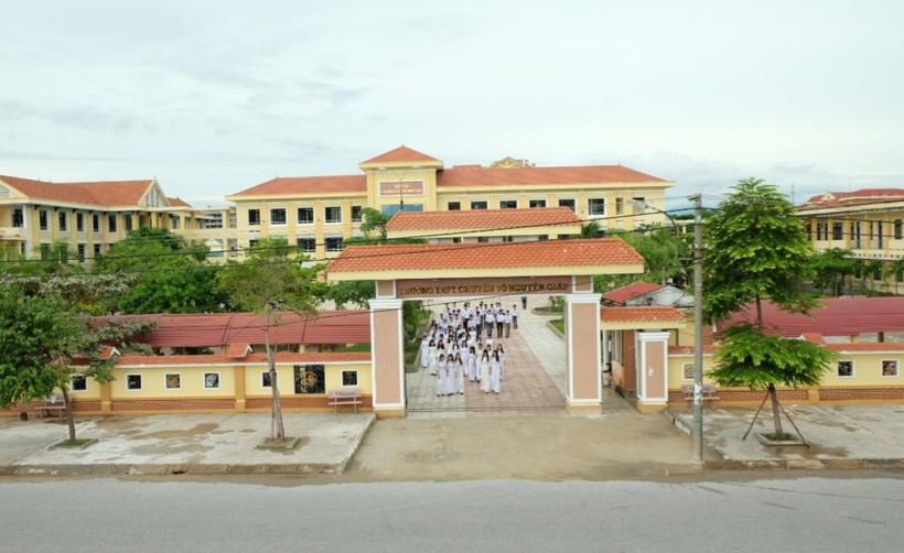 Trường THPT Chuyên Võ Nguyên Giáp (Đồng Hới, Quảng Bình).