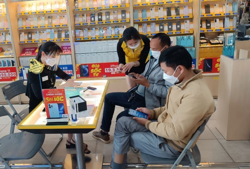 Sức mua điện thoại, máy tính ở Quảng Bình trong tháng 9-10 tăng đột biến vì nhu cầu học online. 