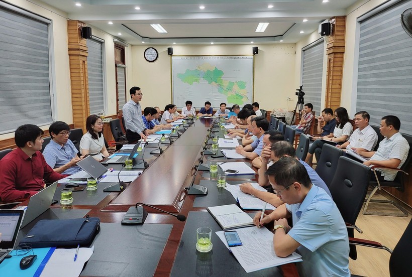 Lãnh đạo Sở GD&ĐT Quảng Bình làm việc với huyện Tuyên Hóa nhằm tháo gỡ khó khăn trong giáo dục.
