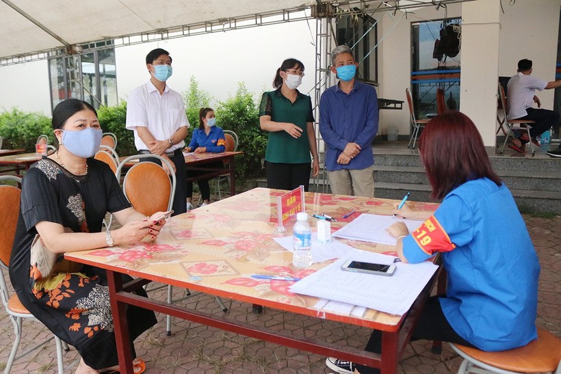Tỉnh Lào Cai khuyến cáo các trường hợp người dân về từ vùng dịch cần chủ động liên hệ ngay với chính quyền địa phương.